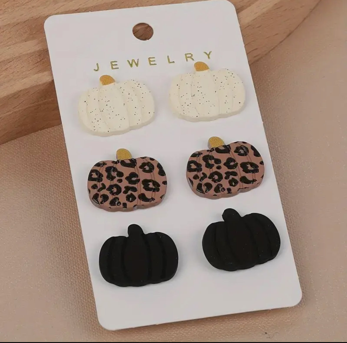 Leopard pumpkin stud set of 3